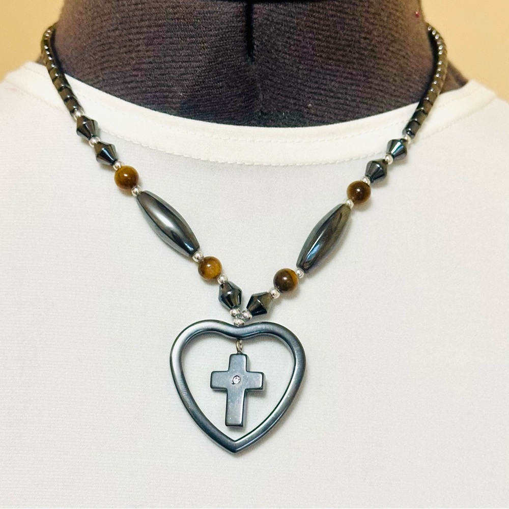 Elegant Black Gunmetal Semiprecious Stone Heart Pendant Necklace